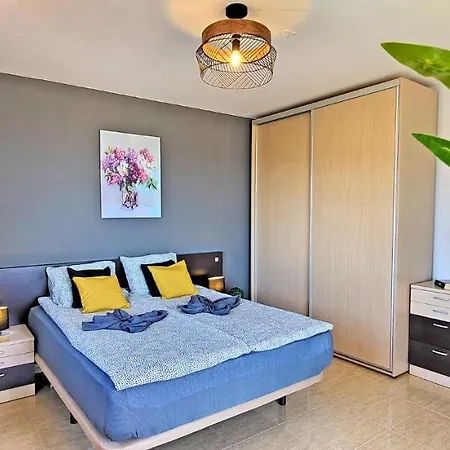 Casa Ela Apartment
